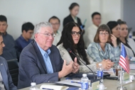 U.S. state explores high-tech cattle farming cooperation with Gia Lai